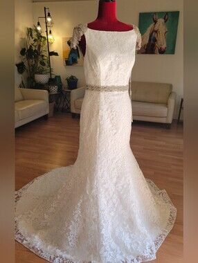 Andy Anand Wedding Gown Size 10 With Tag